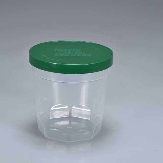 clear plastic beverage cups